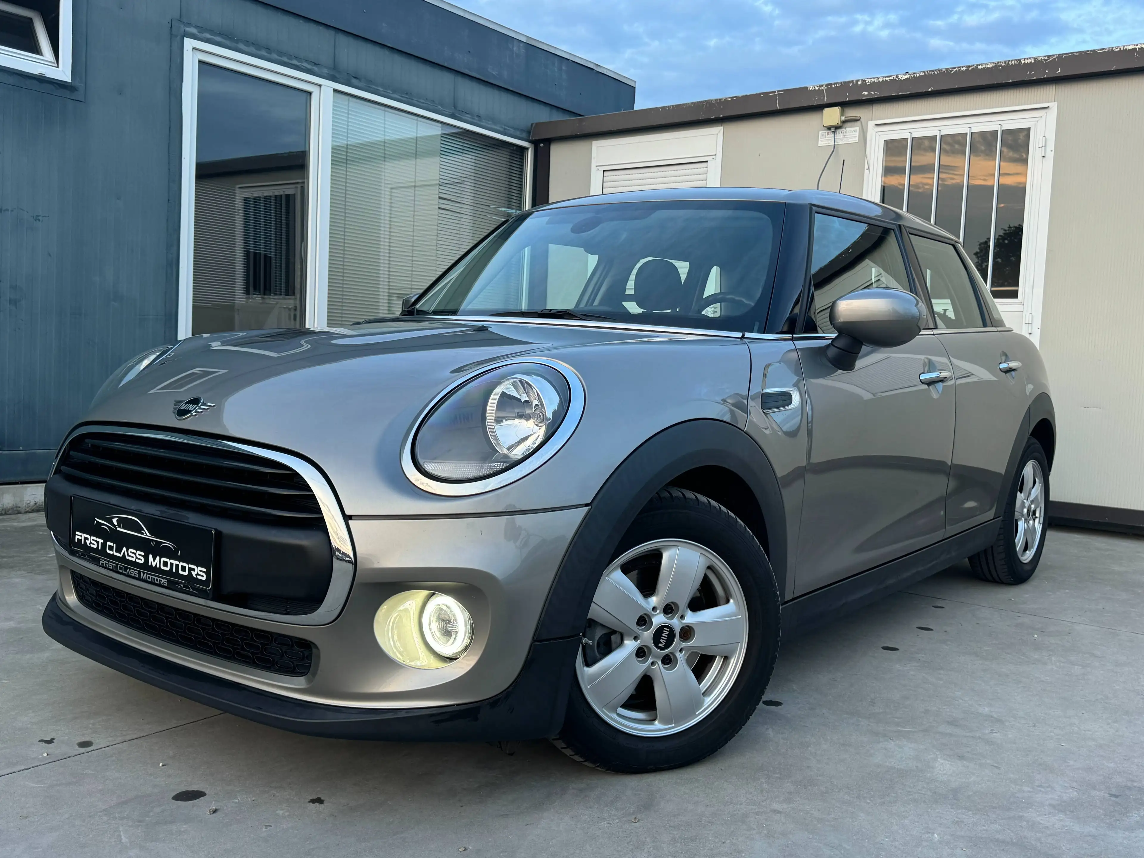 MINI One 1.5A One OPF - AUTO - 5 PORTES - CAPTEURS - BLUETOOTH - LIM - NAVIGATION - GARANTIE 12 MOIS — photo 2