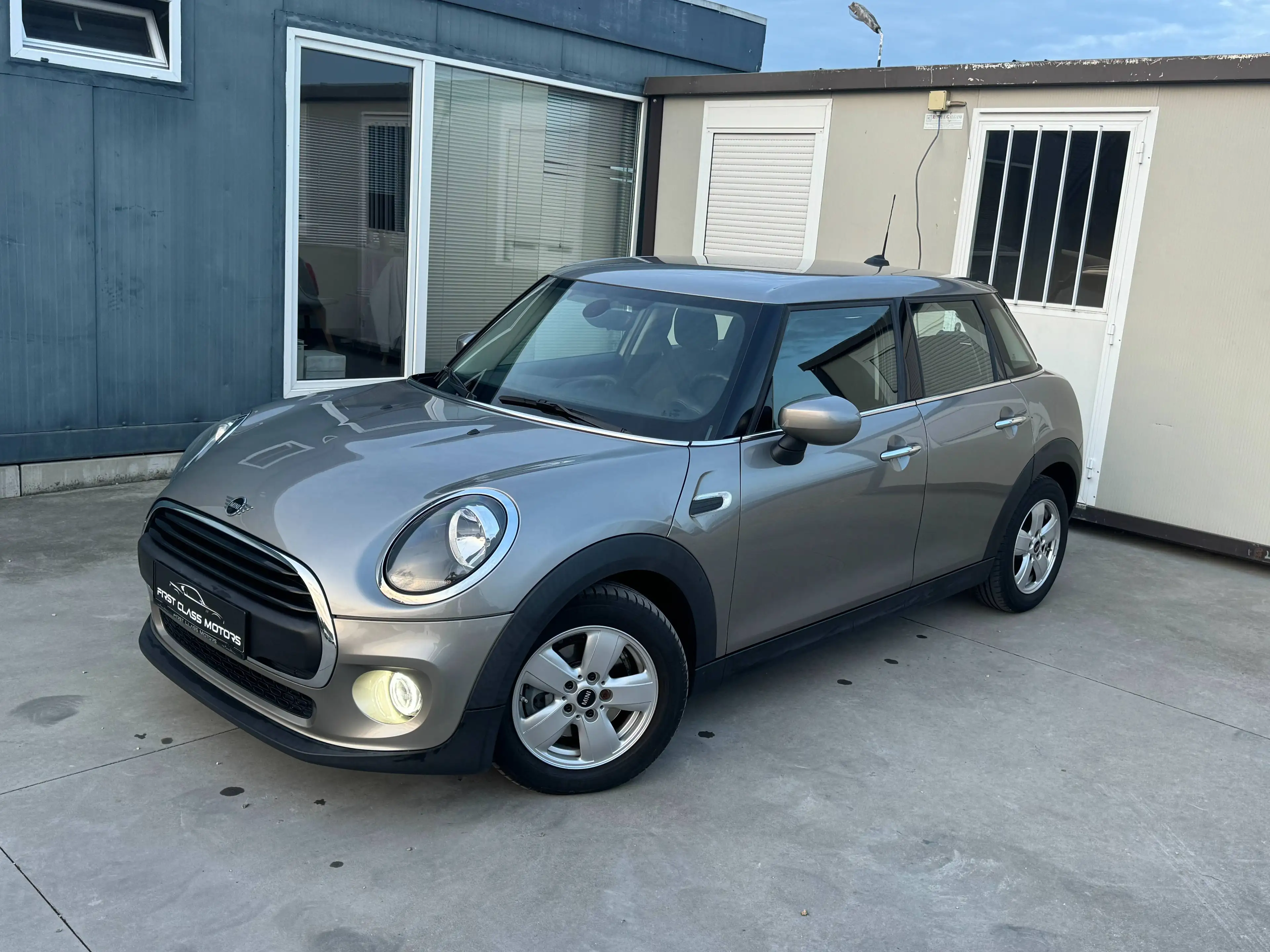 MINI One 1.5A One OPF - AUTO - 5 PORTES - CAPTEURS - BLUETOOTH - LIM - NAVIGATION - GARANTIE 12 MOIS — photo 4