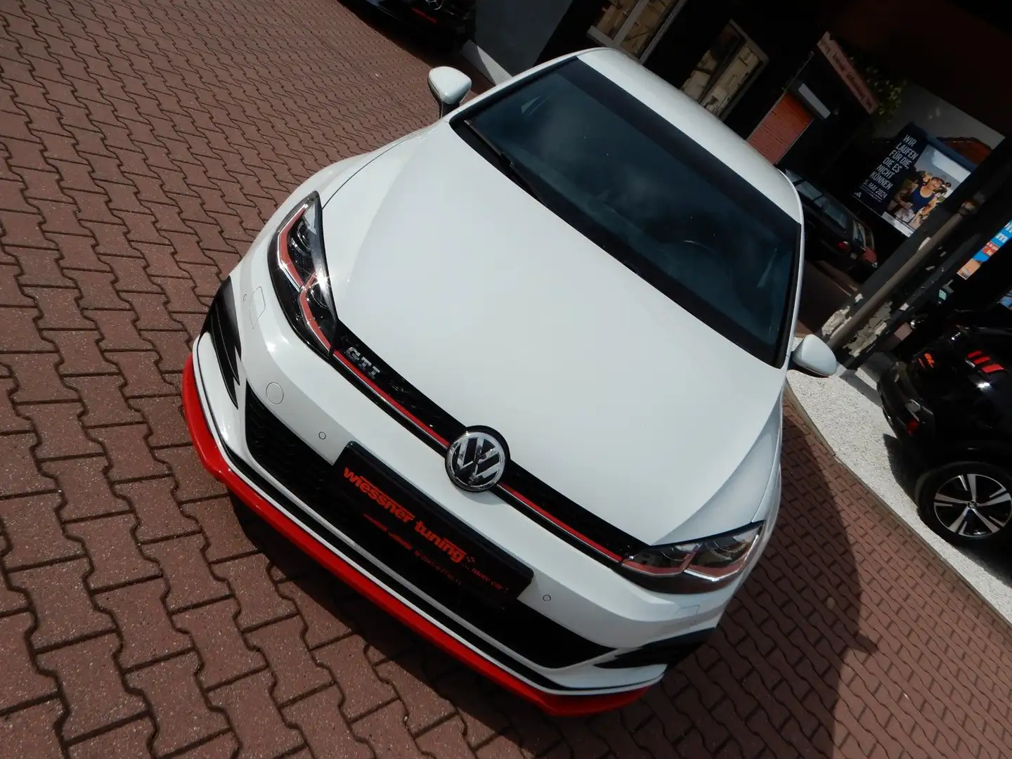 Volkswagen Golf VII Lim. GTI BMT, Tuning Spoiler & PS Weiß - 1