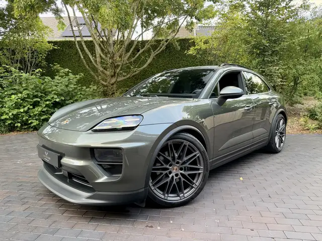 Porsche Macan EV 100 kWh/Pano/Achterasbesturing/22"/Trekhaak/Aventurine Green/Top!