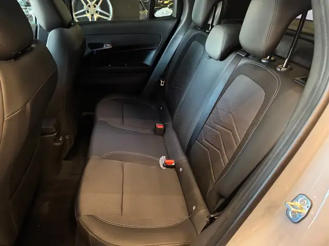 Jeep Avenger view 17