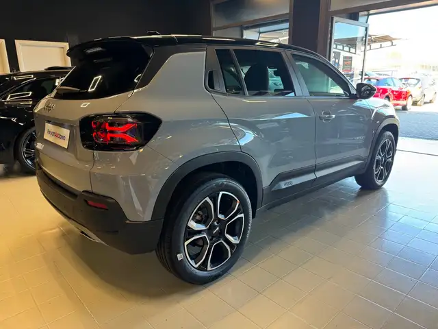Jeep Avenger view 5