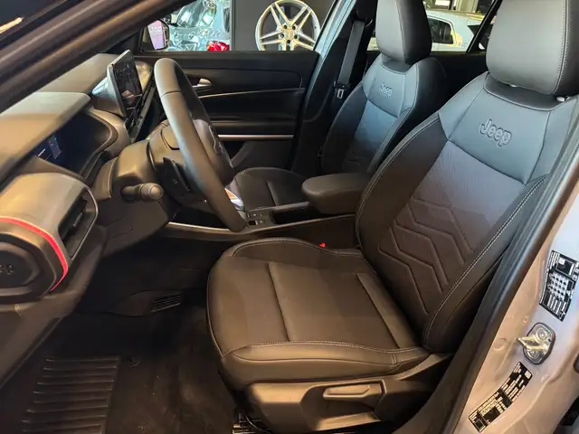 Jeep Avenger view 12