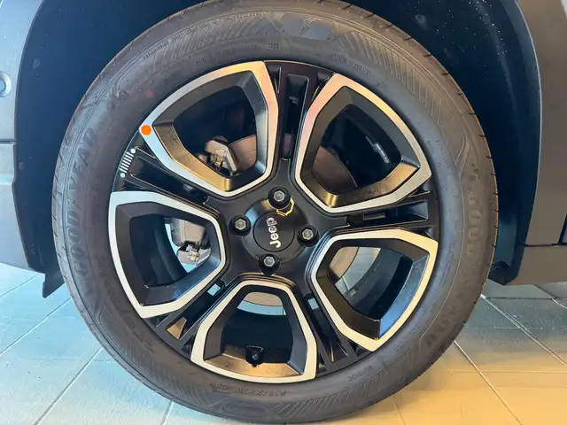 Jeep Avenger view 9