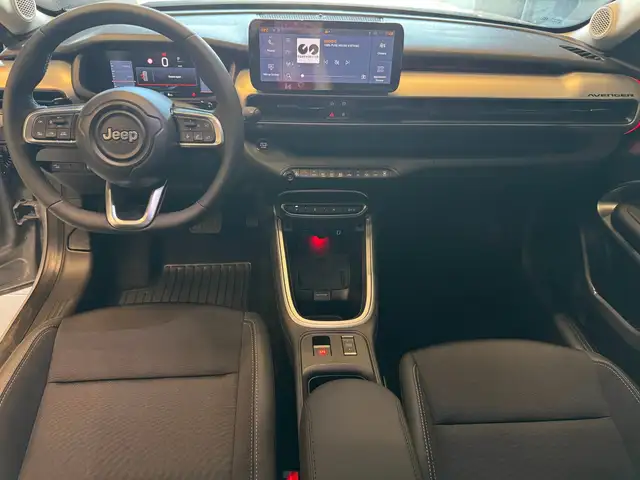 Jeep Avenger view 18