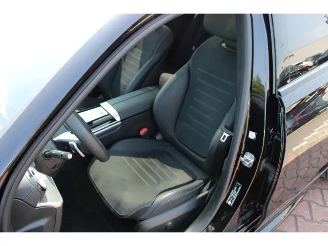Mercedes-Benz C-Class view 10