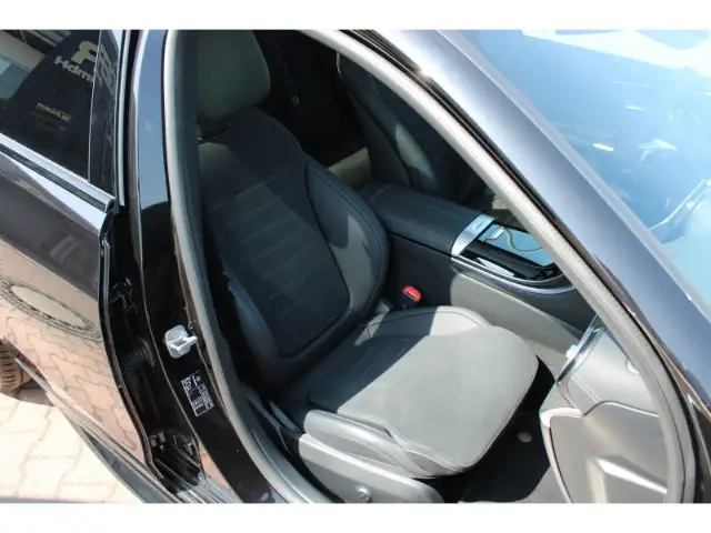 Mercedes-Benz C-Class view 11