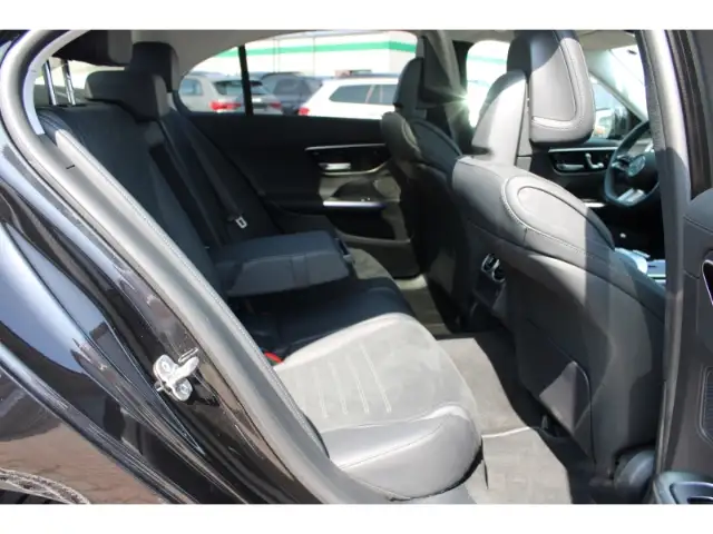 Mercedes-Benz C-Class view 12