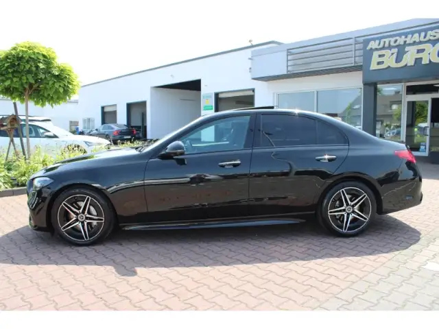 Mercedes-Benz C-Class view 9