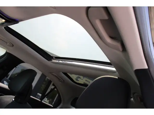 Mercedes-Benz C-Class view 13