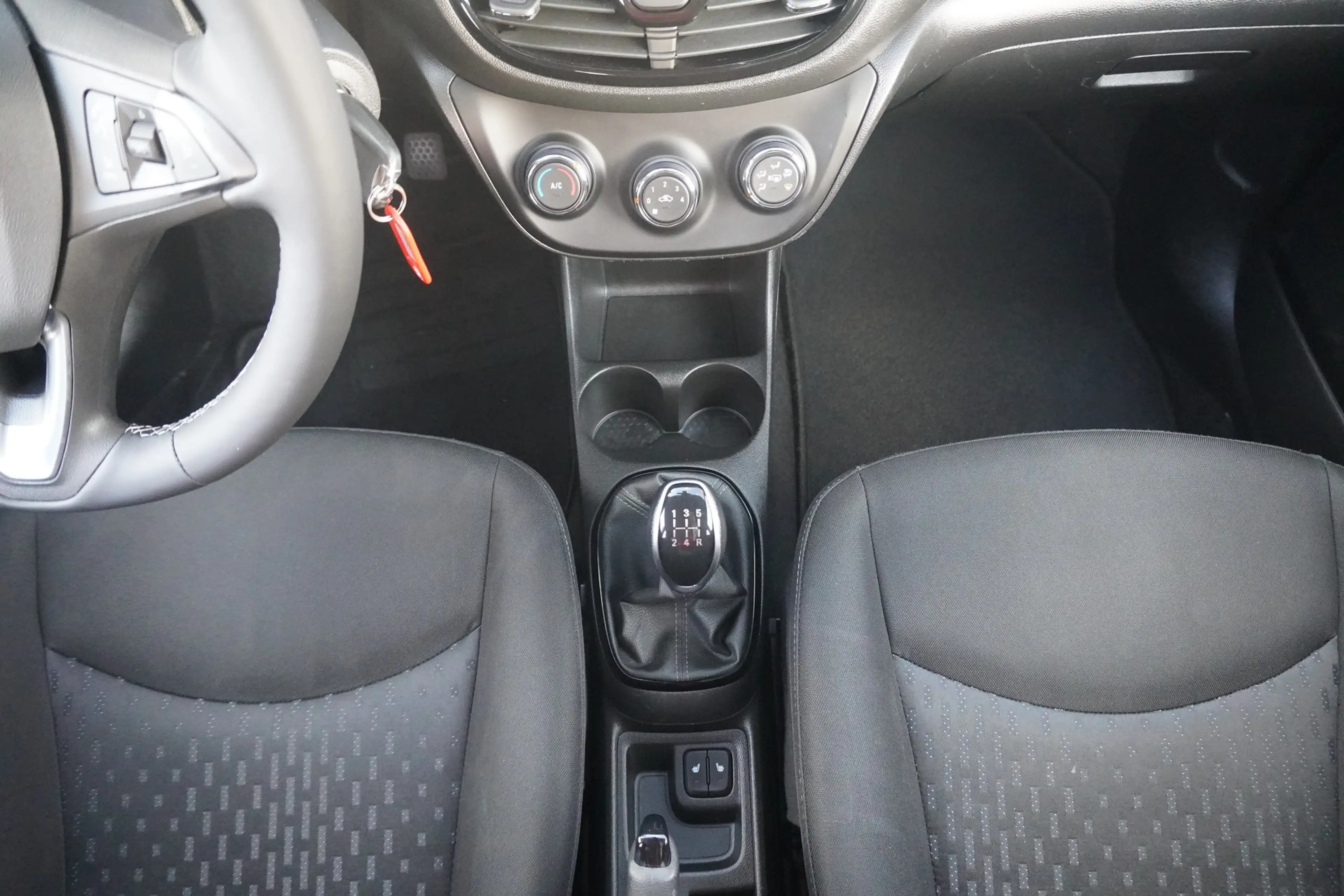 Opel Karl 1.0 Rocks — photo 12