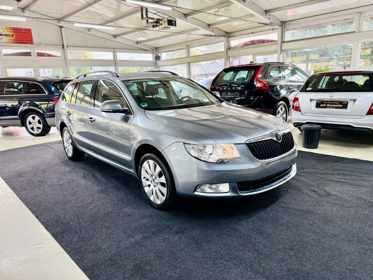 Skoda Superb 2.0TDI 170PS DSG Grau - 2