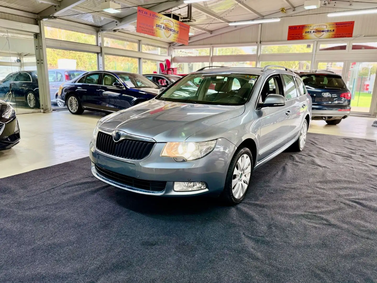 Skoda Superb 2.0TDI 170PS DSG Grau - 1