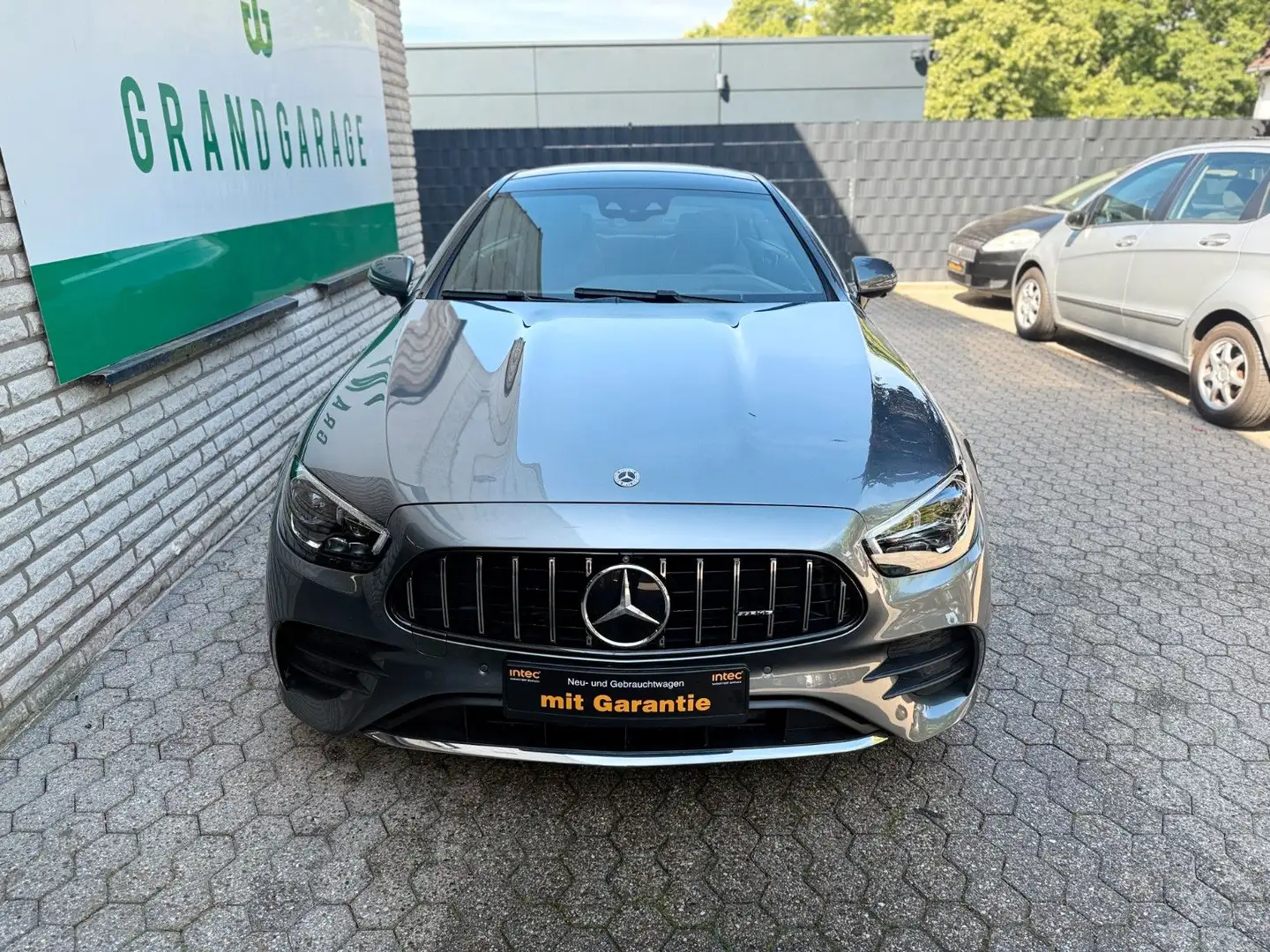 Mercedes-Benz E 400 E - Coupe E 400 d 4Matic  AMG SPORT PAKET Šedá - 2