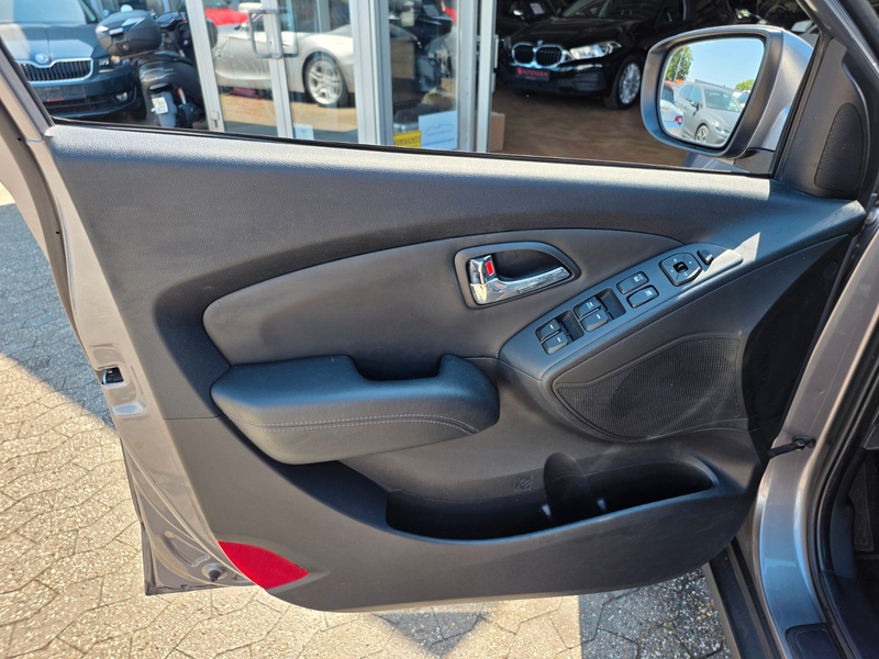 Hyundai iX35 5 Star Edition PDC/KAMERA/TEILLEDER/8 FACH — photo 14