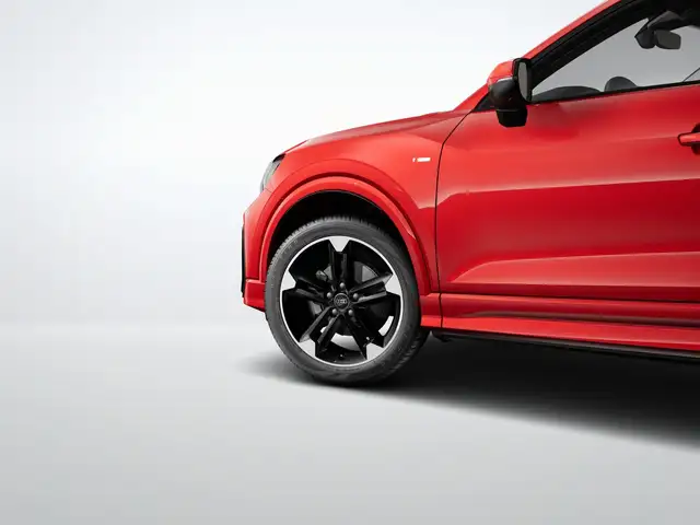 Audi Q2 view 6