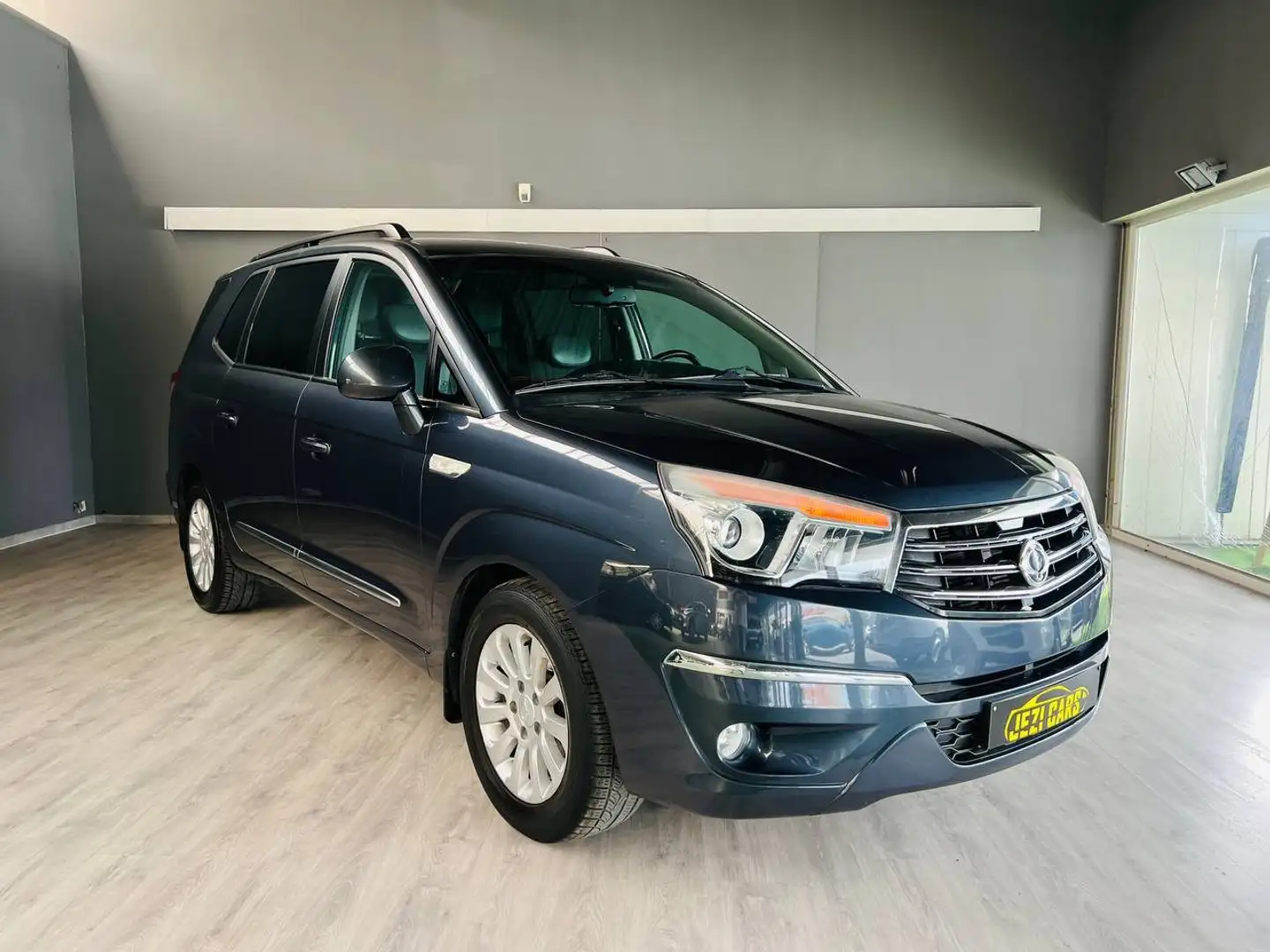 SsangYong Rodius 2.0/Lichte Vracht/1 Jaar garantie/stuur-zetel verw Gris - 1