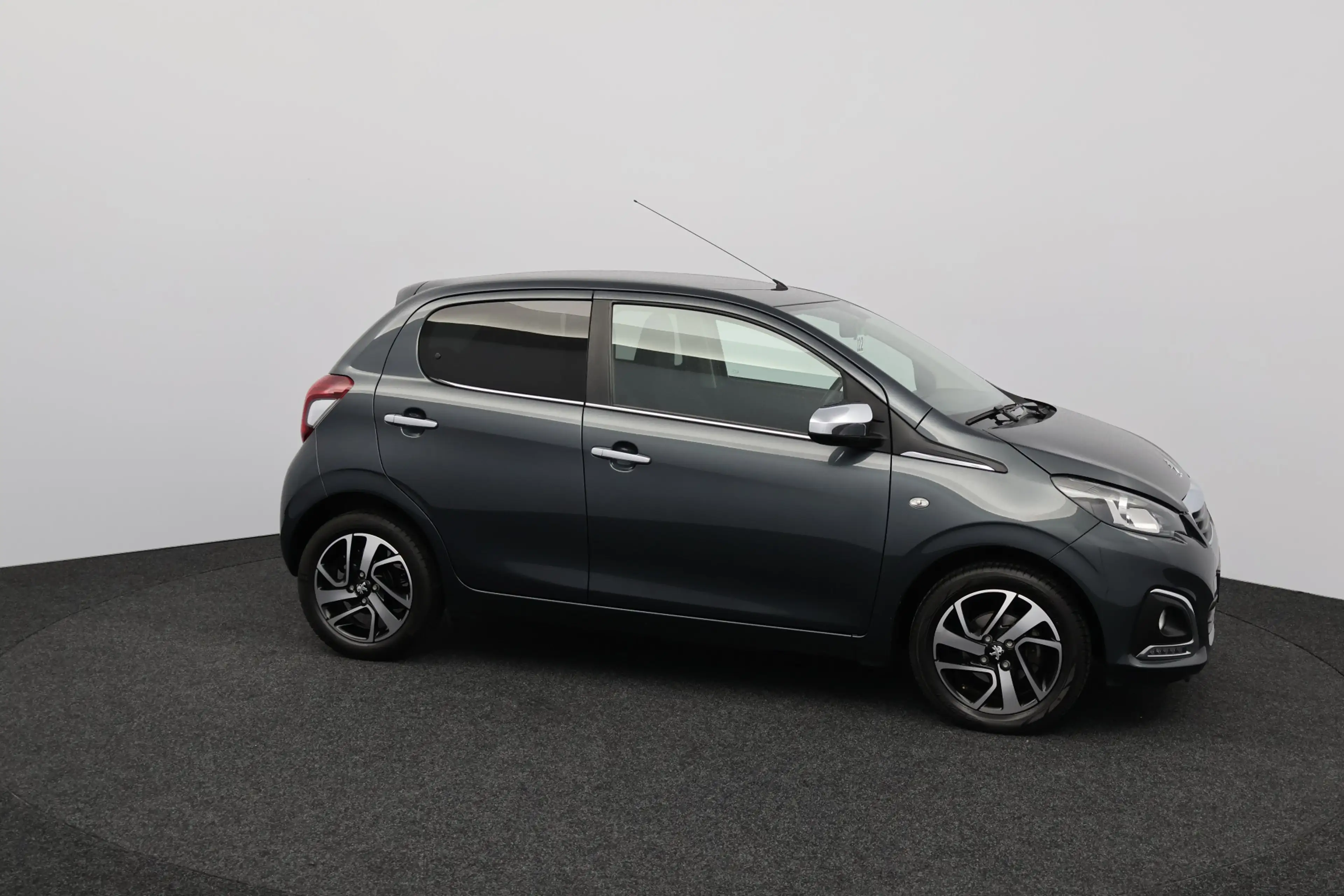 Peugeot 108 1.0 e-VTi Allure/ 5-Drs/ Camera/ Apple + Android/ — photo 10