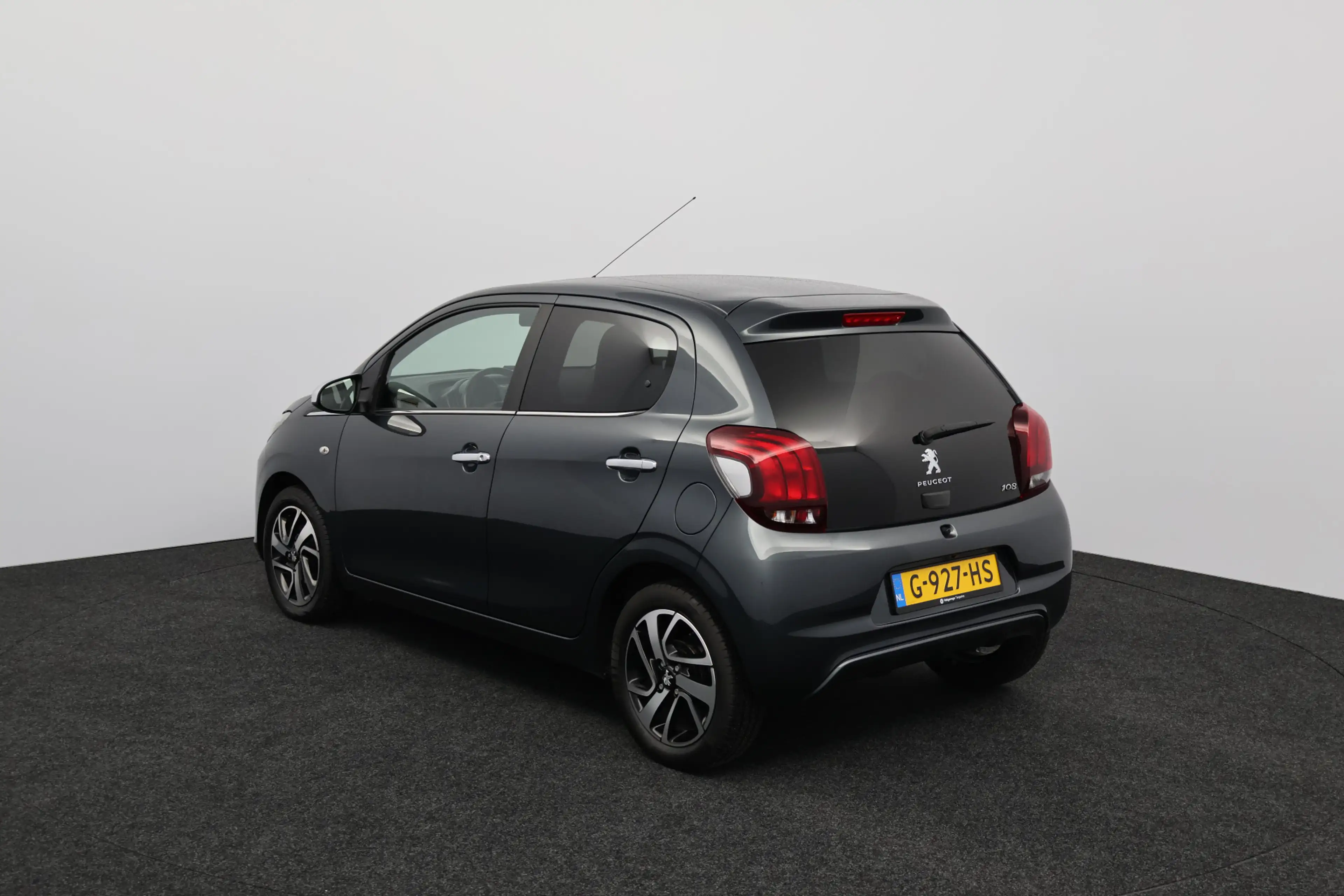 Peugeot 108 1.0 e-VTi Allure/ 5-Drs/ Camera/ Apple + Android/ — photo 2