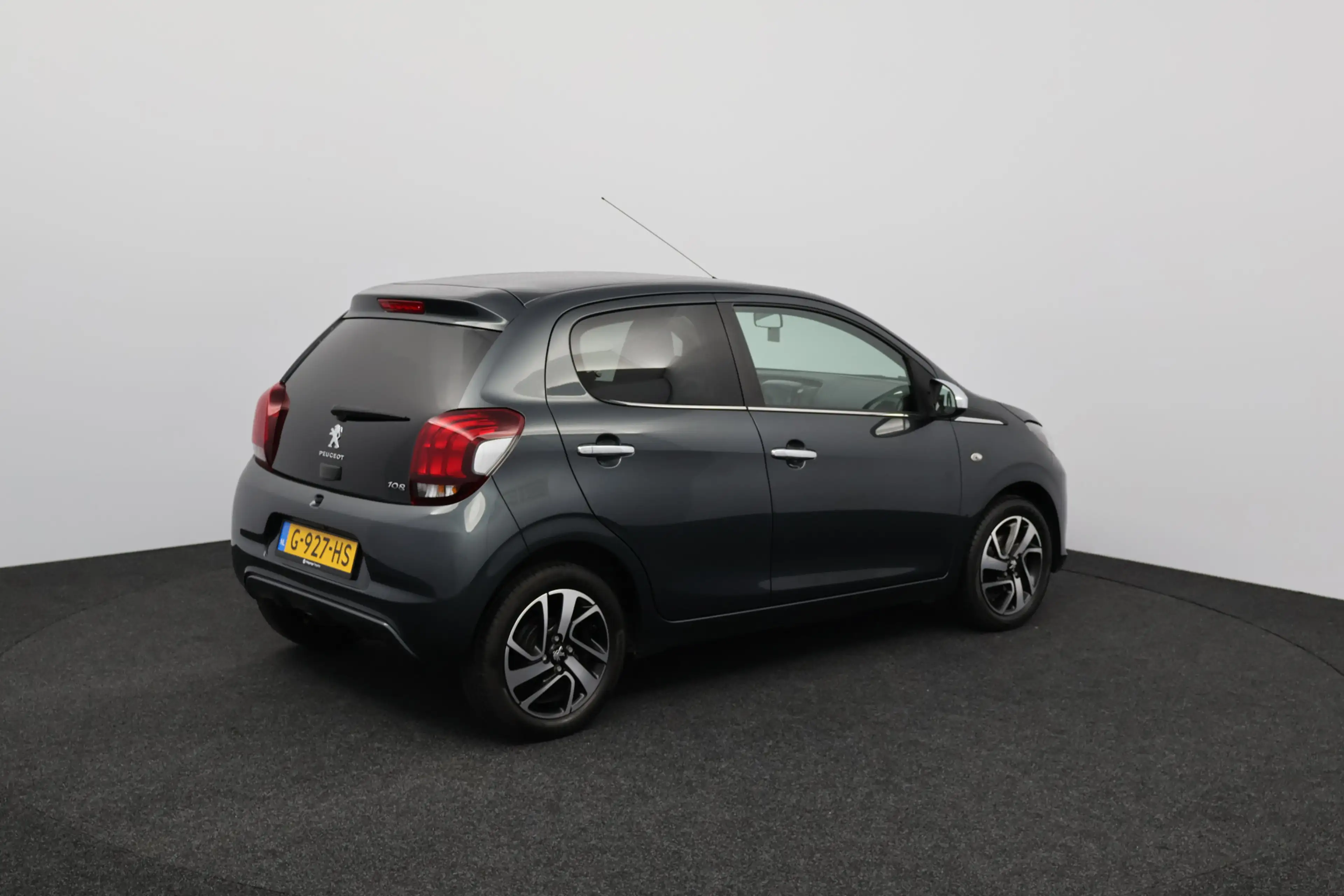 Peugeot 108 1.0 e-VTi Allure/ 5-Drs/ Camera/ Apple + Android/ — photo 12
