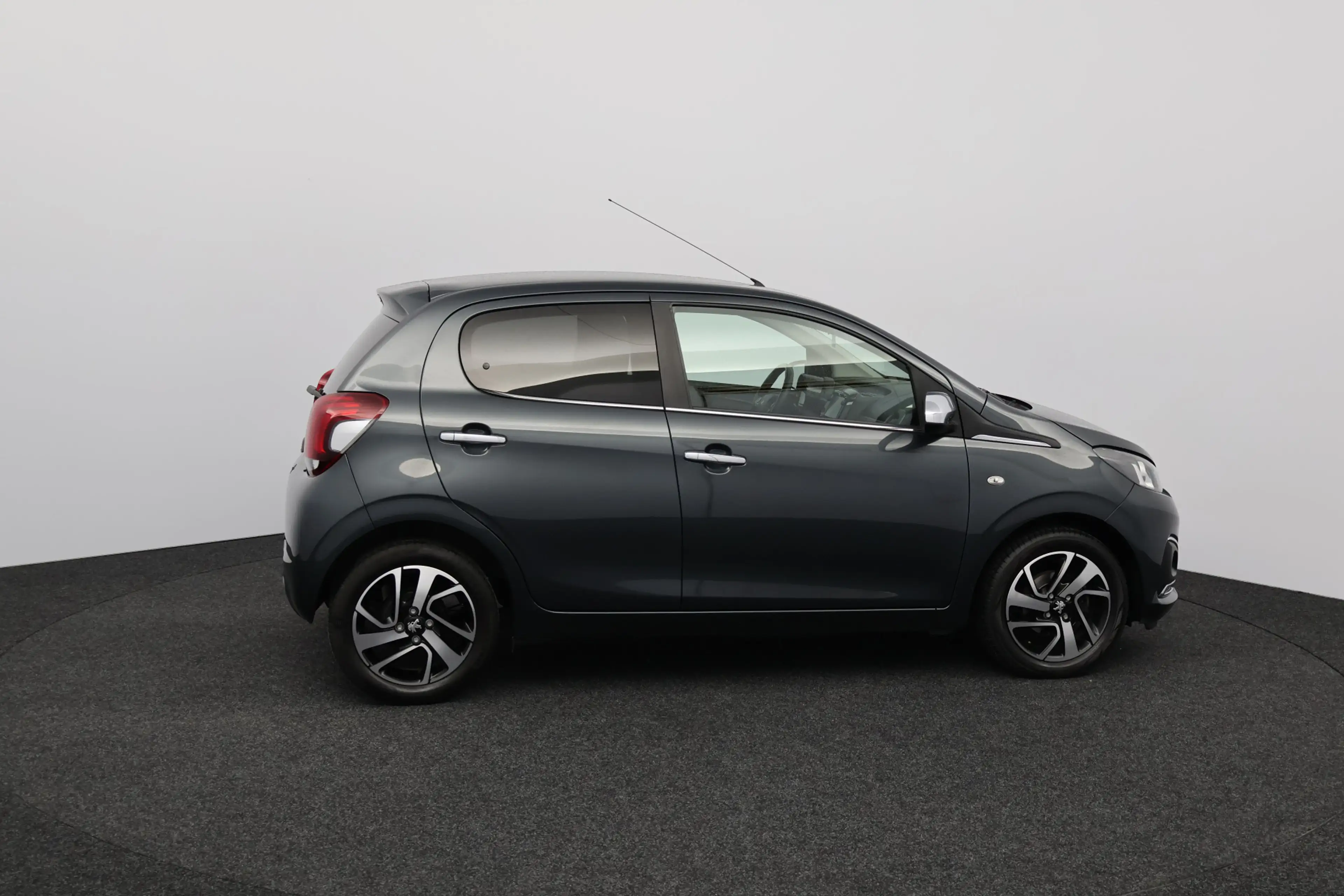Peugeot 108 1.0 e-VTi Allure/ 5-Drs/ Camera/ Apple + Android/ — photo 11