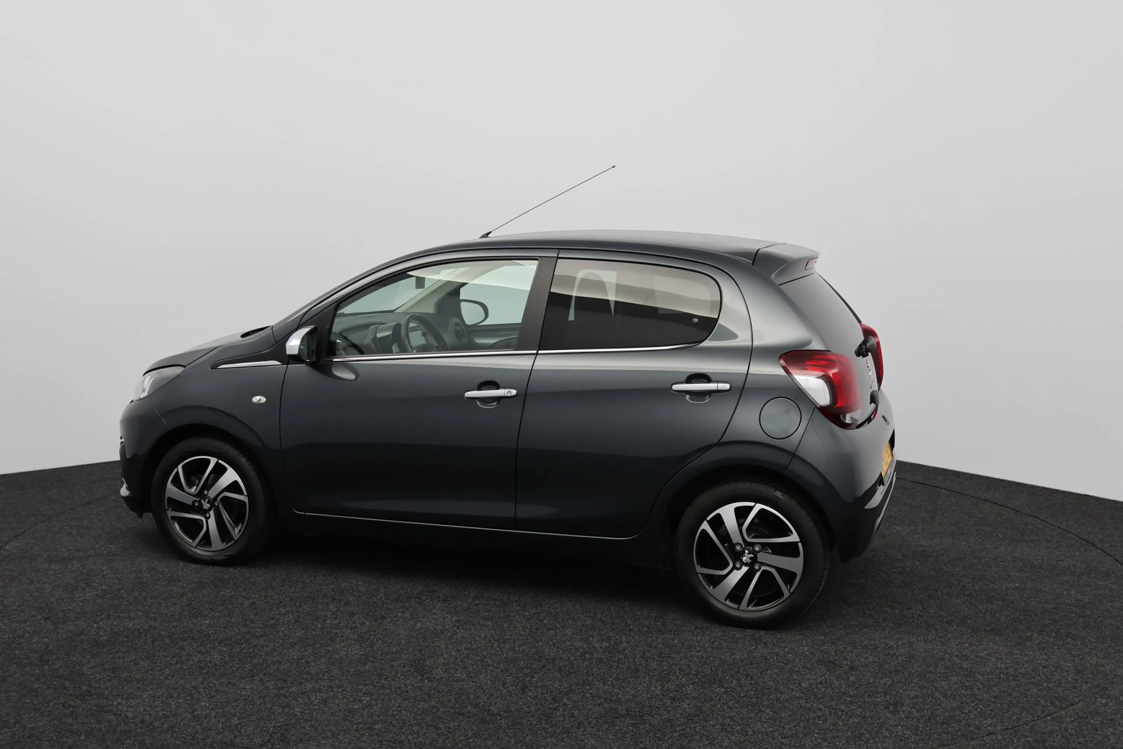 Peugeot 108 1.0 e-VTi Allure/ 5-Drs/ Camera/ Apple + Android/ — photo 3