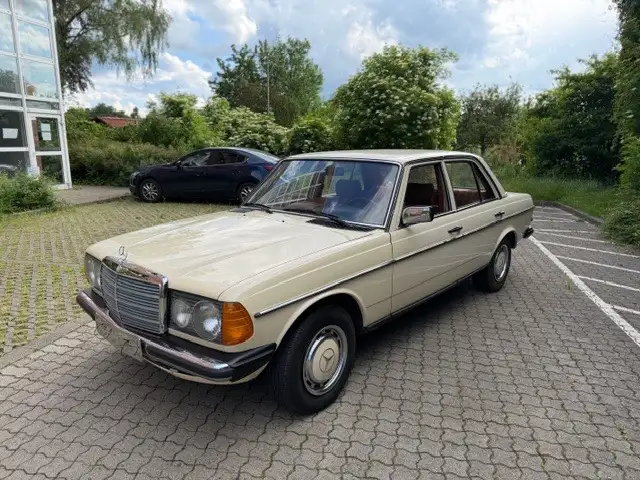 Mercedes-Benz 200 200 D w123, Taxi Ausführung, Oldtimer