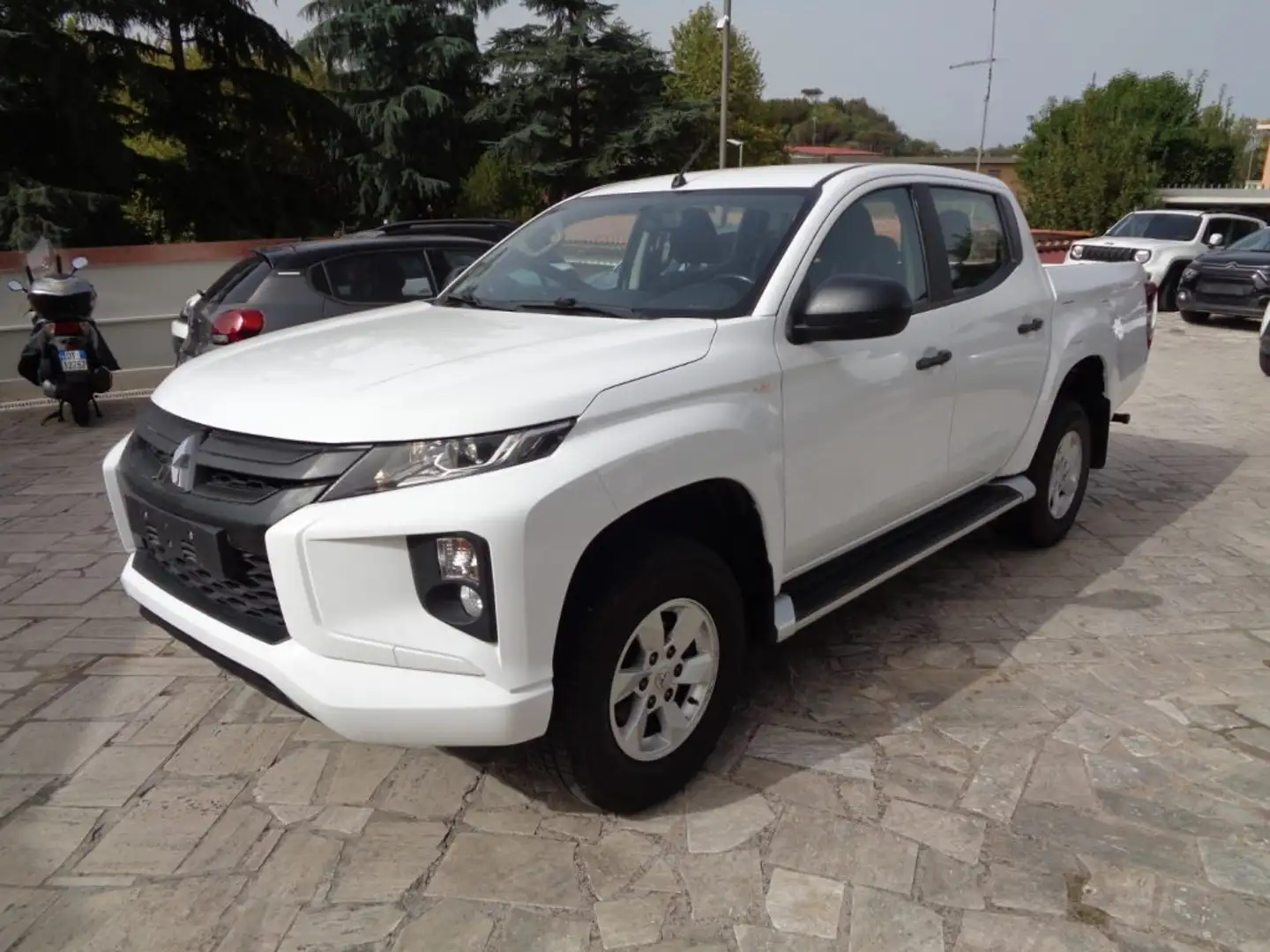 Mitsubishi L200 2300 D DOUBLE CAB 4x4 CARPLAY ITALIANA Bianco - 2