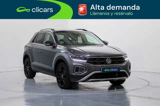 Volkswagen T-Roc view 3