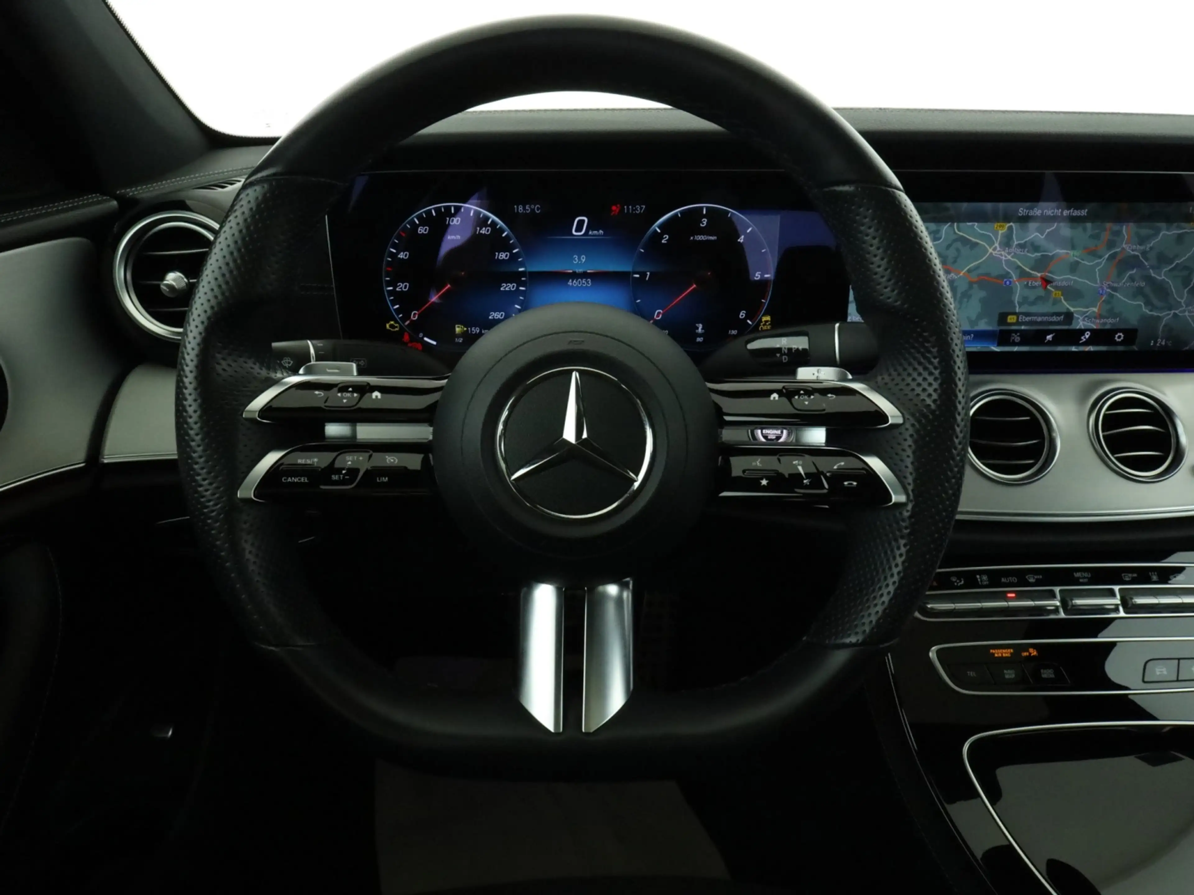 Mercedes-Benz E 220 d 4M *AMG*Panorama*Standheizung*360°Kamera — photo 11