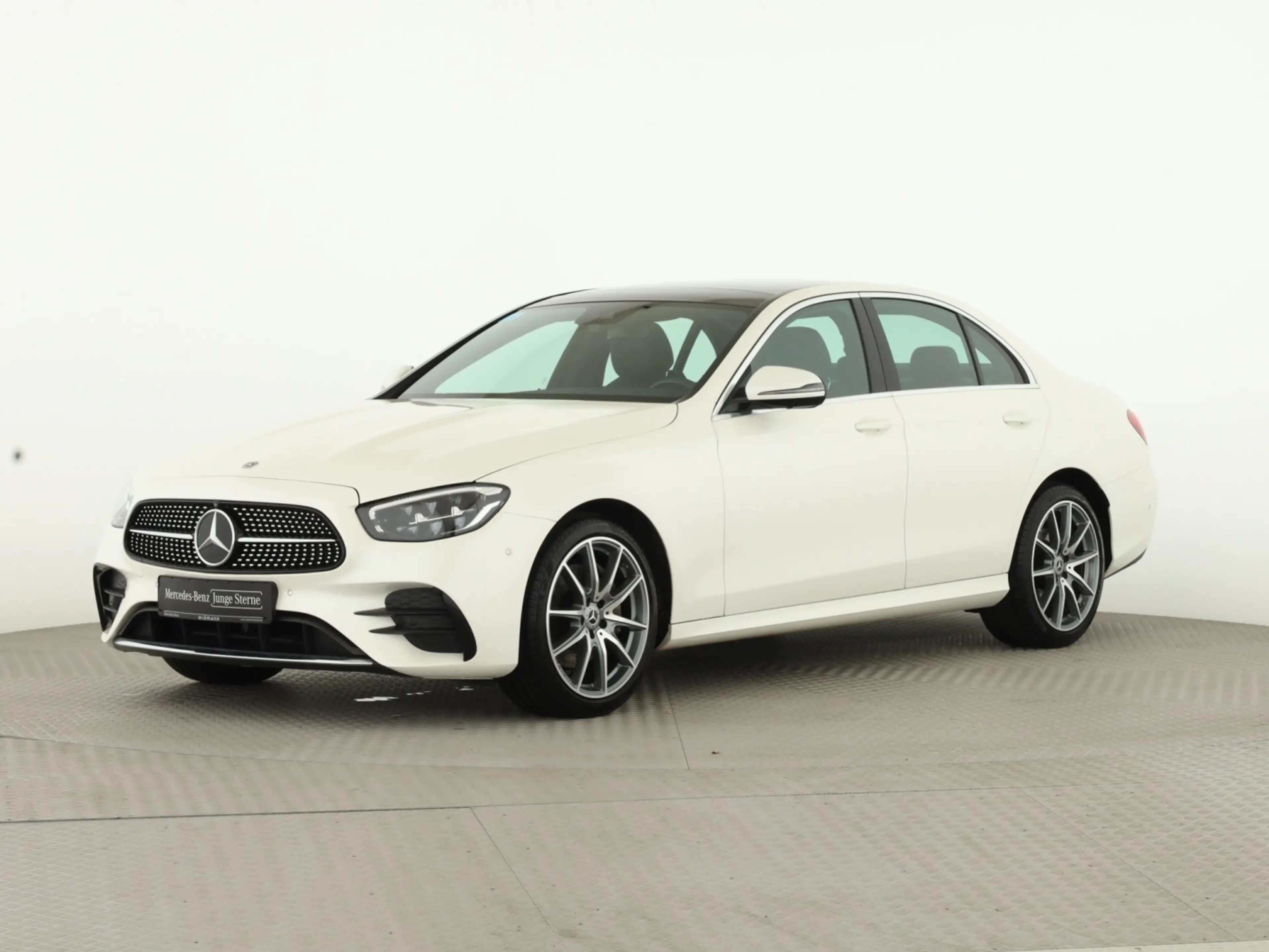 Mercedes-Benz E 220 d 4M *AMG*Panorama*Standheizung*360°Kamera — photo 5