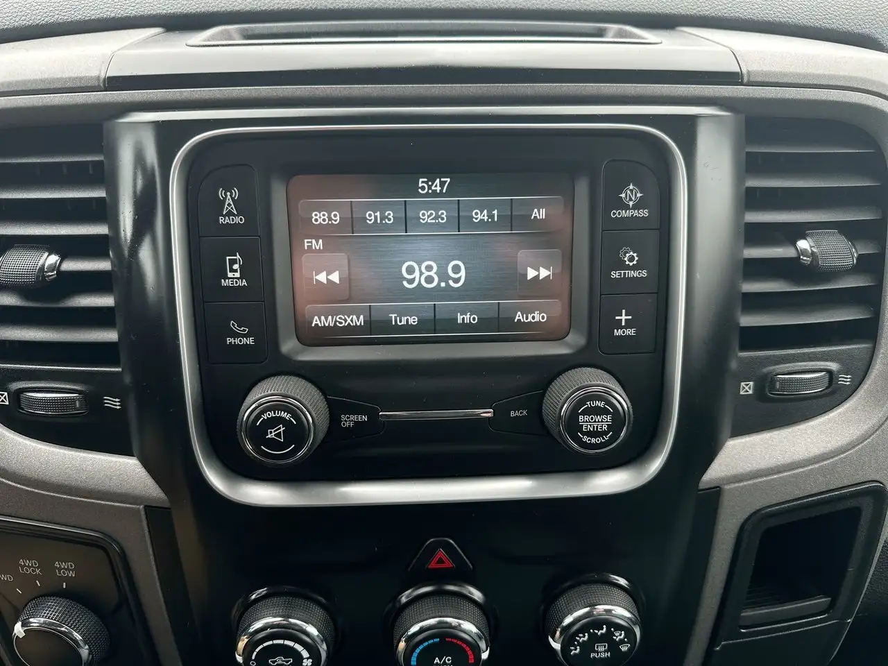 RAM 1500 снимка RAM 1500