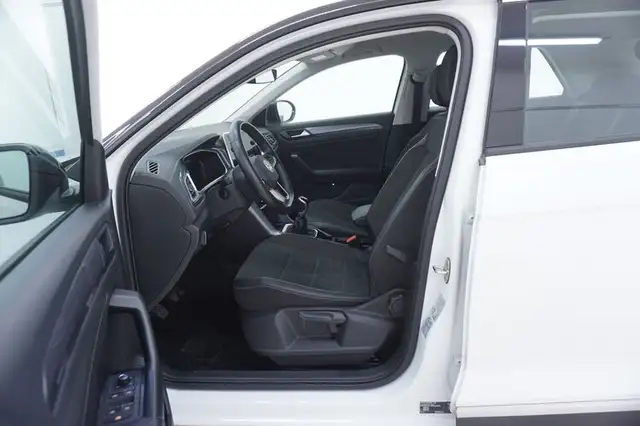 Volkswagen T-Roc view 10