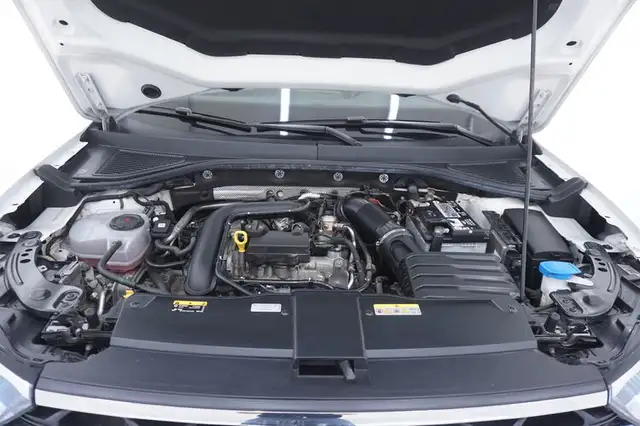 Volkswagen T-Roc view 13