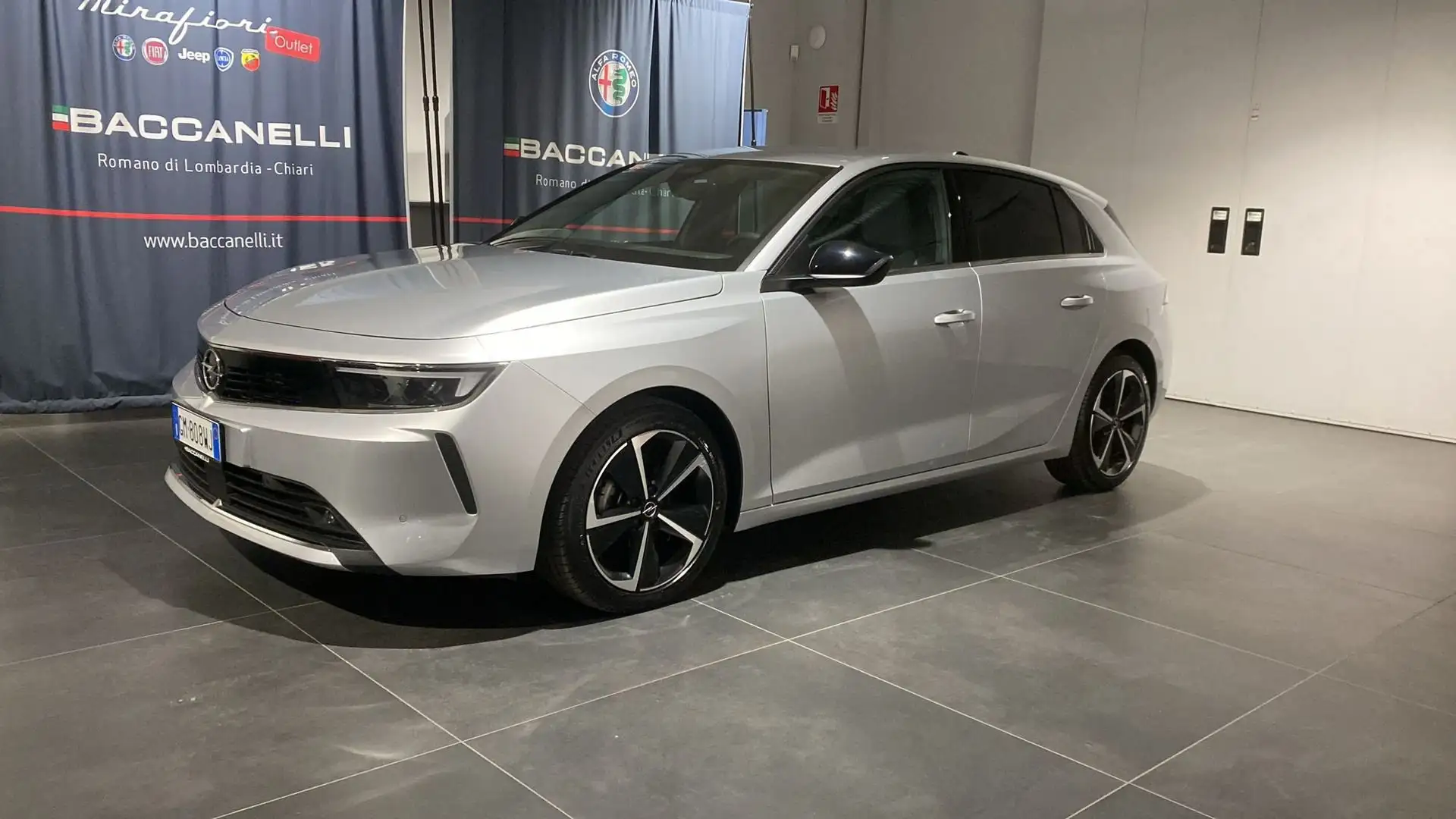 Opel Astra 1.2 Turbo 130 CV Business Elegance Argento - 1