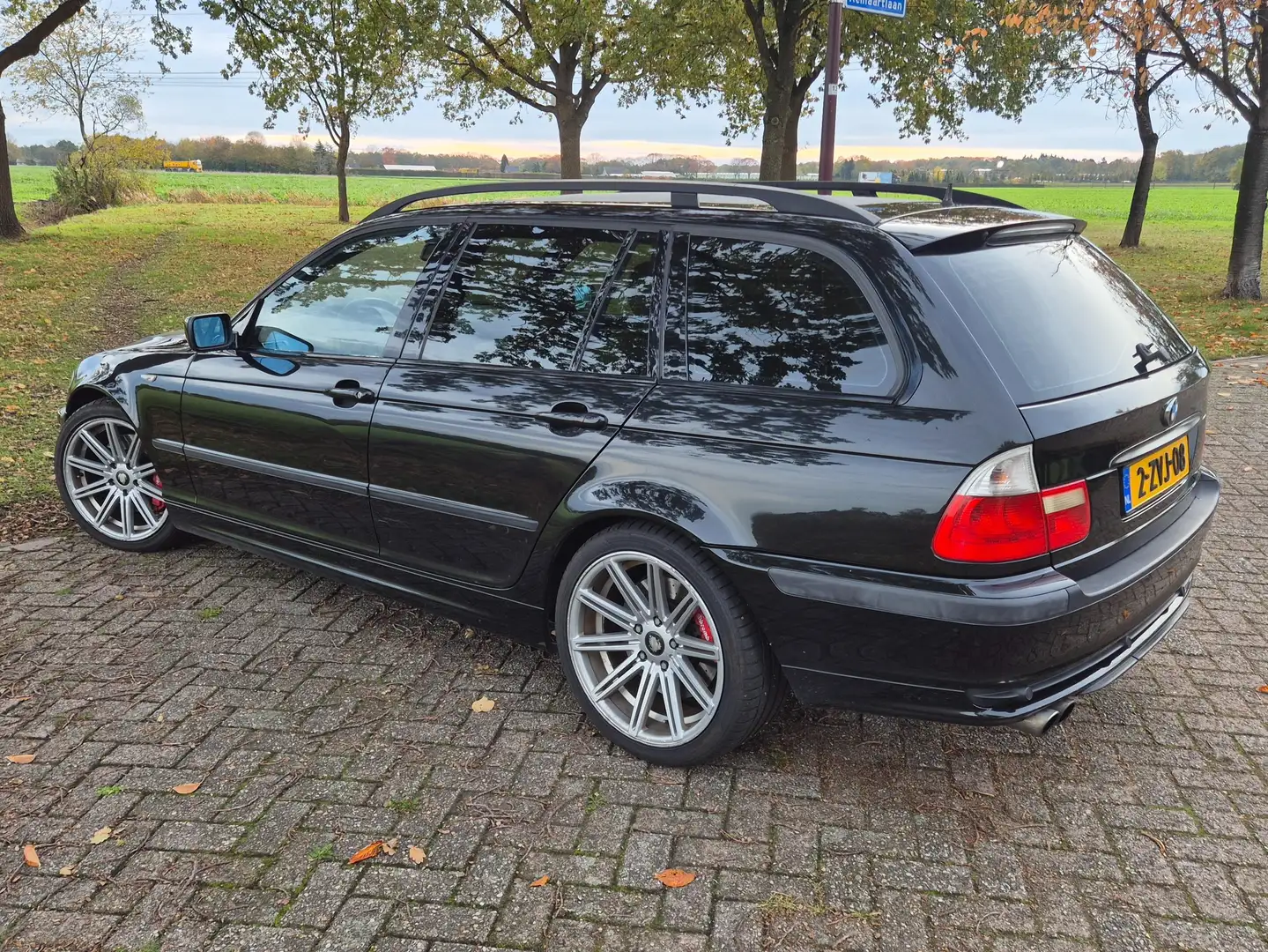 BMW 330 X DRIVE Noir - 2