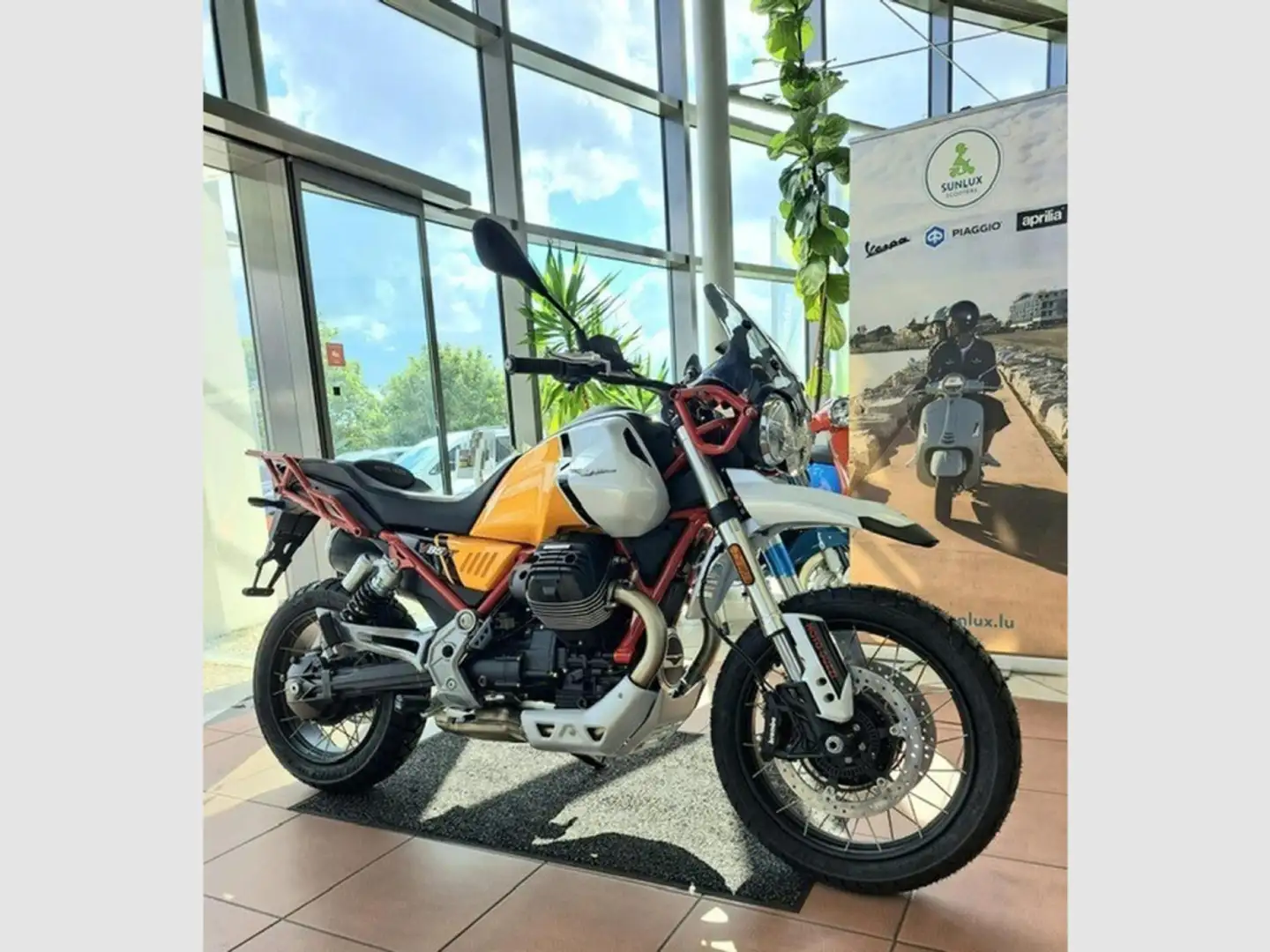 Moto Guzzi V 85 TT - 1