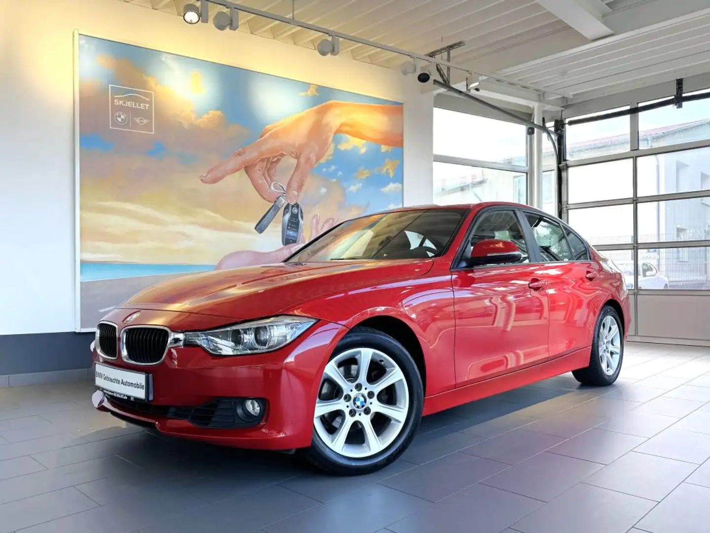 BMW 320 i Aut. HUD+NAVI+el.SD+SPUR+XEN+TEMP+SITZHZ Rot - 1