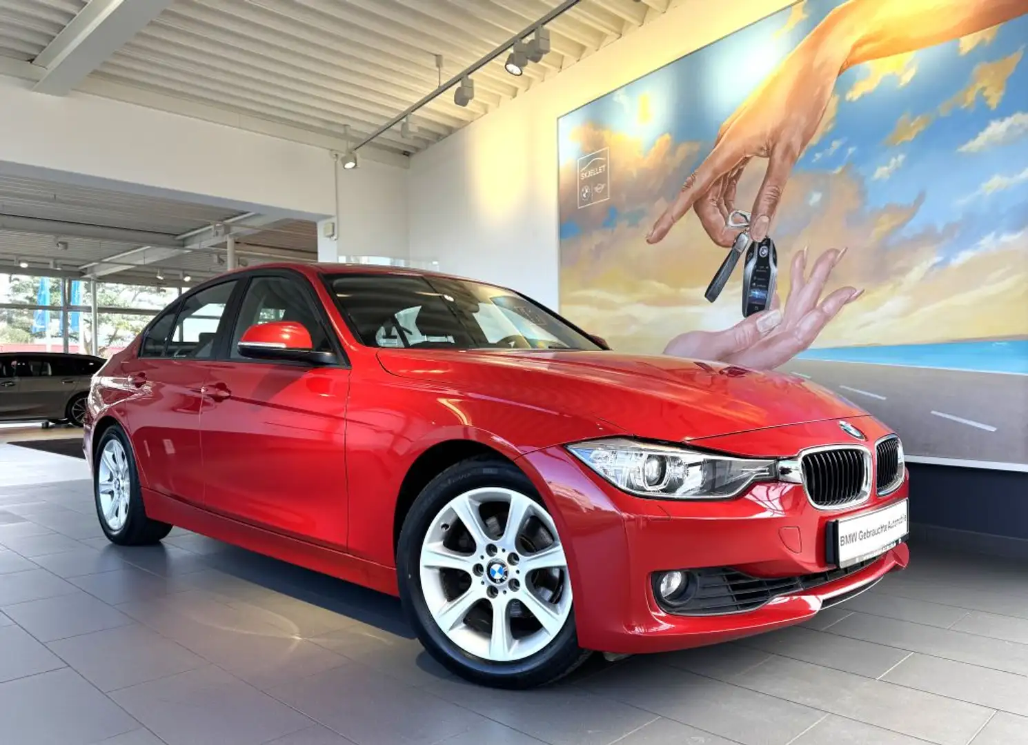 BMW 320 i Aut. HUD+NAVI+el.SD+SPUR+XEN+TEMP+SITZHZ Rouge - 2