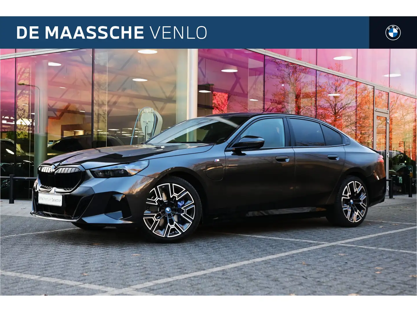 BMW 550 5 Serie 550e xDrive M Sport Automaat / Trekhaak / Gris - 1
