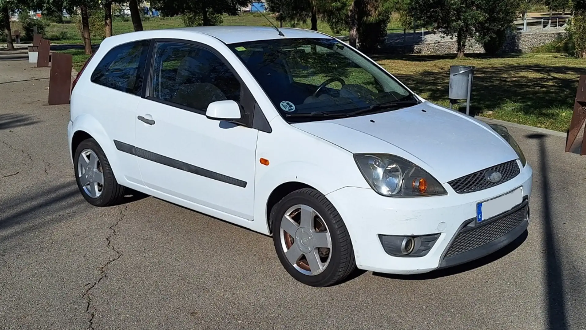Ford Fiesta 1.4TDCI Futura X Blanco - 1