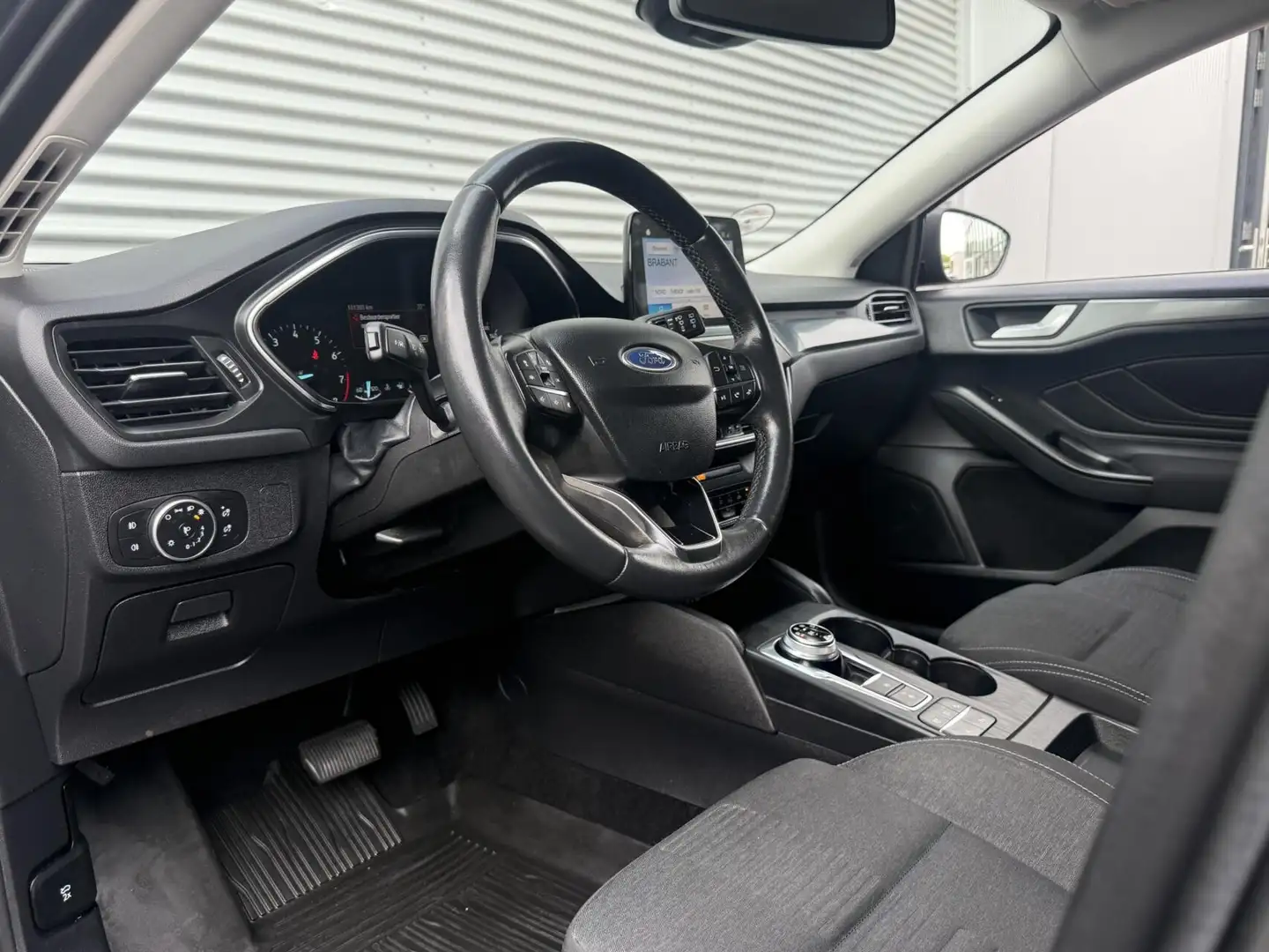 Ford Focus 1.5 EcoB ACTIVE 185 PK AUTOM CARPLAY CRUISE AIRCO Grijs - 2
