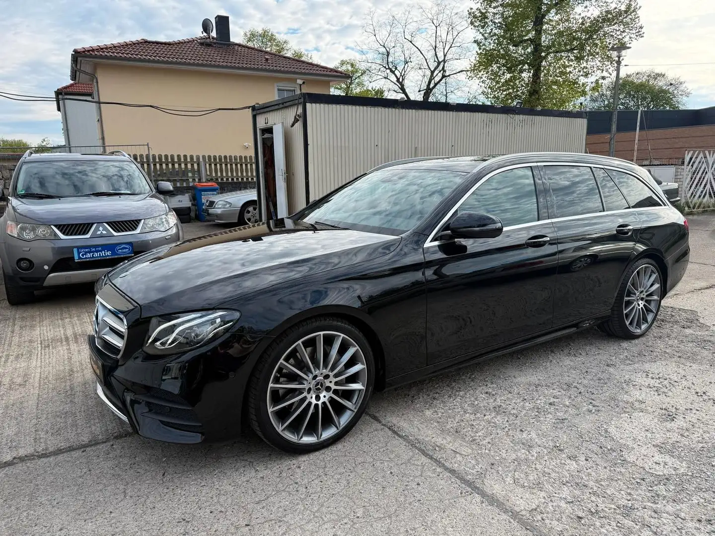 Mercedes-Benz E 220 T-Modell DIESEL *AMG*AHK*DIGITAL*TUV NEU* Schwarz - 1