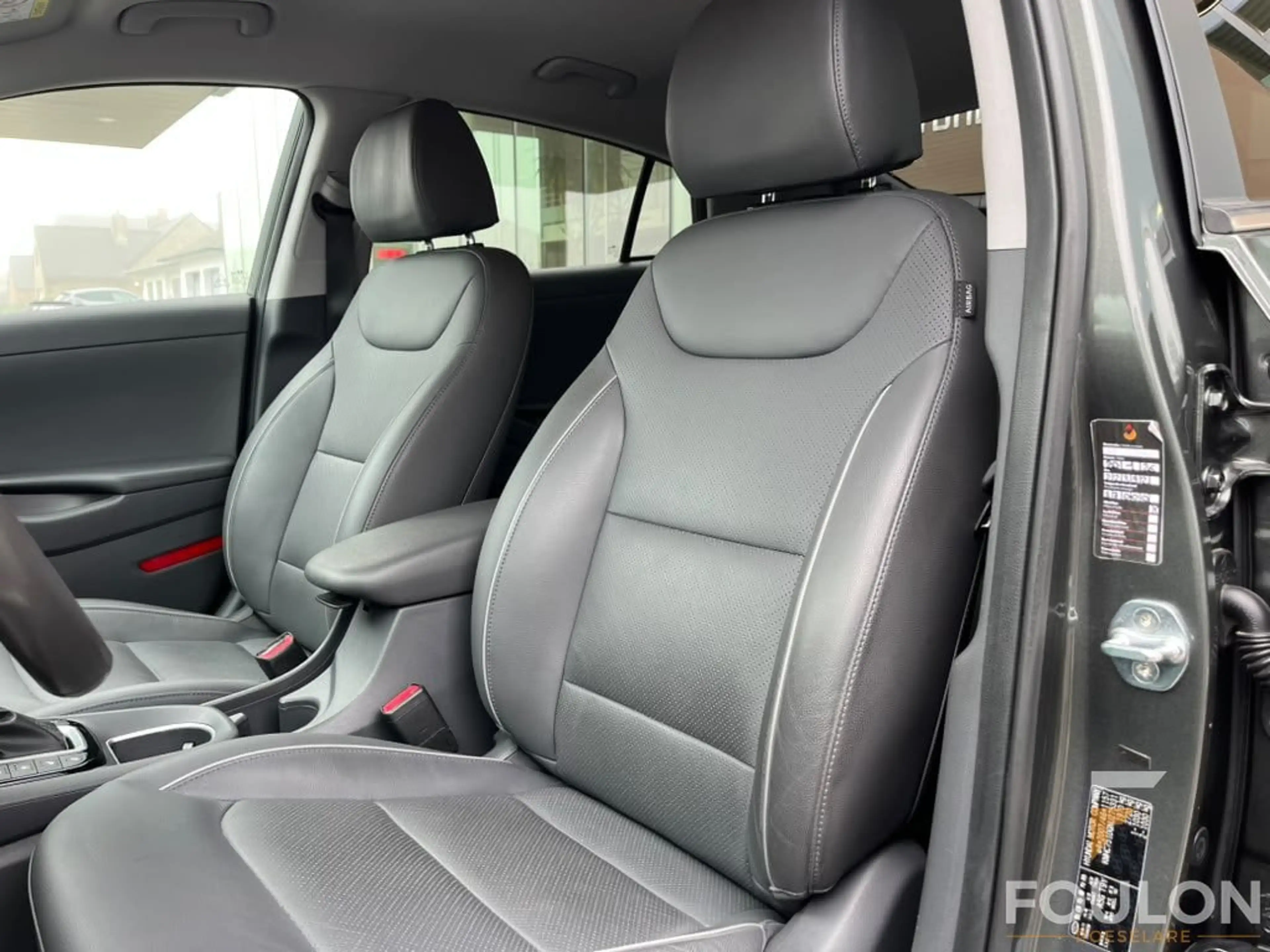 Hyundai IONIQ 1.6 GDi PLUG-IN Shine + Afneembare Trekhaak — photo 5