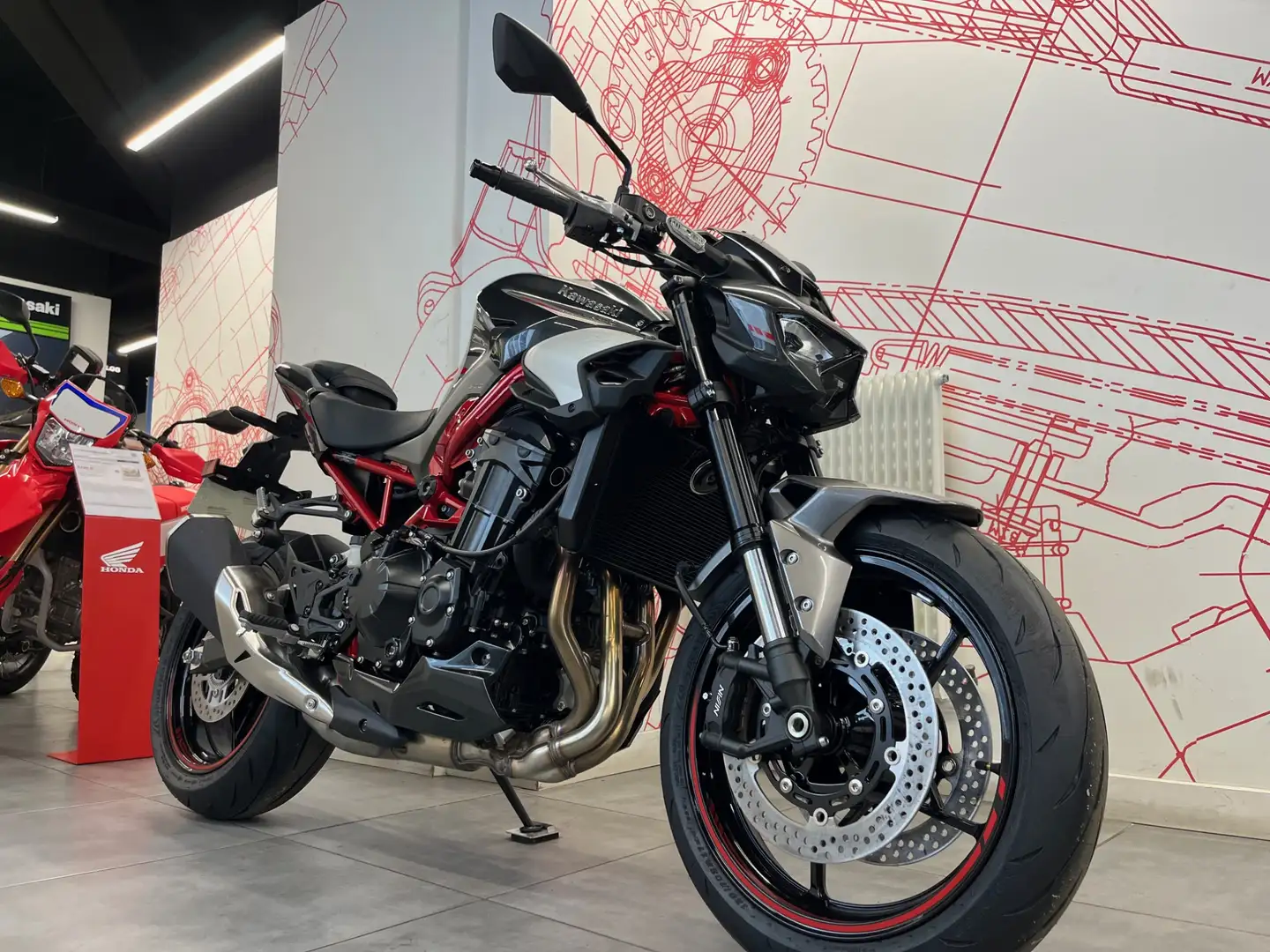 Kawasaki Z 900 Rouge - 2