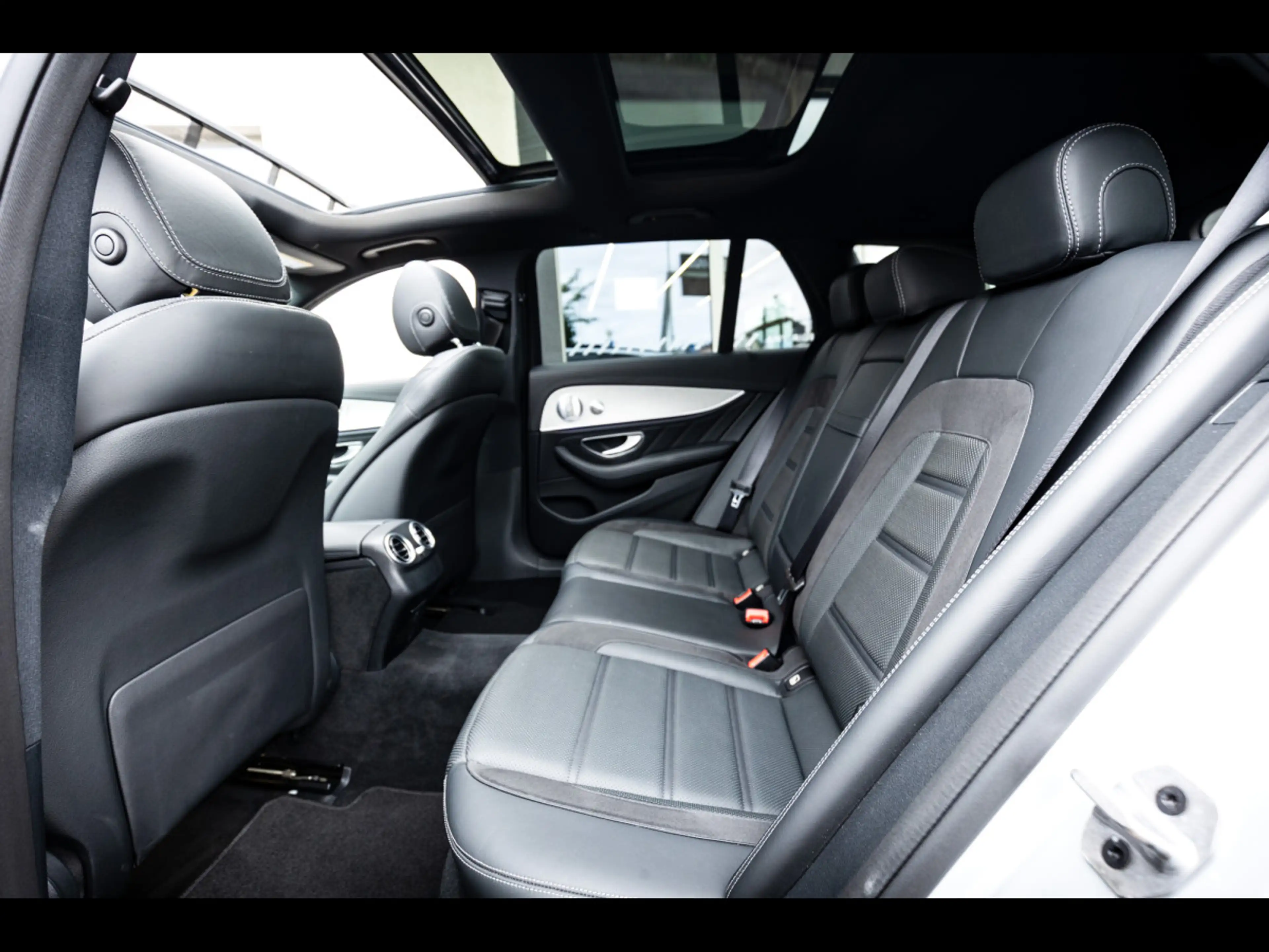 Mercedes-Benz E 63 AMG T-MODELL 4M+°NIGHT°360°PANO°HUD°BURM — photo 14
