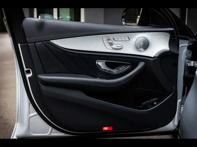 Mercedes-Benz E Class view 10