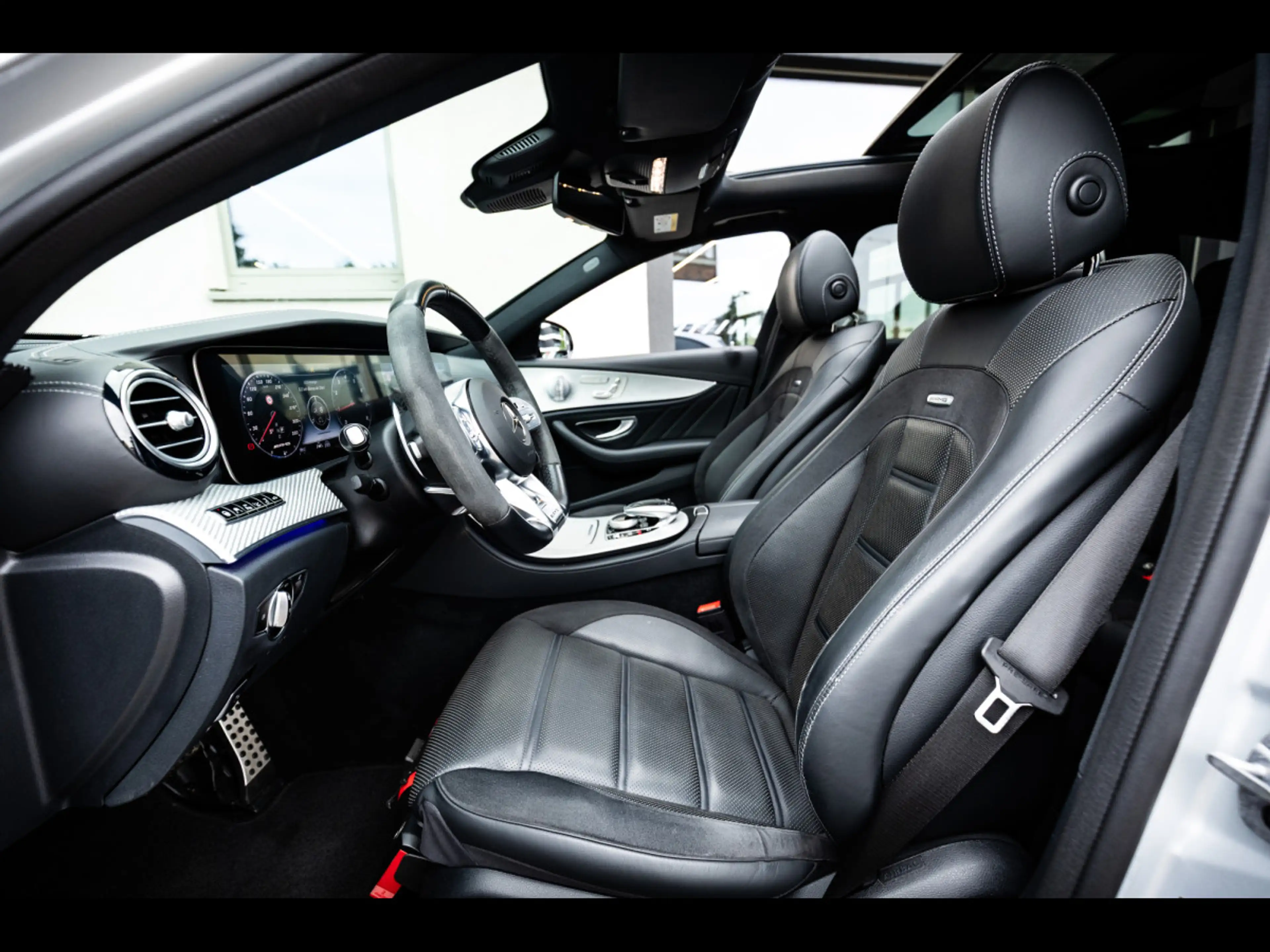 Mercedes-Benz E 63 AMG T-MODELL 4M+°NIGHT°360°PANO°HUD°BURM — photo 12