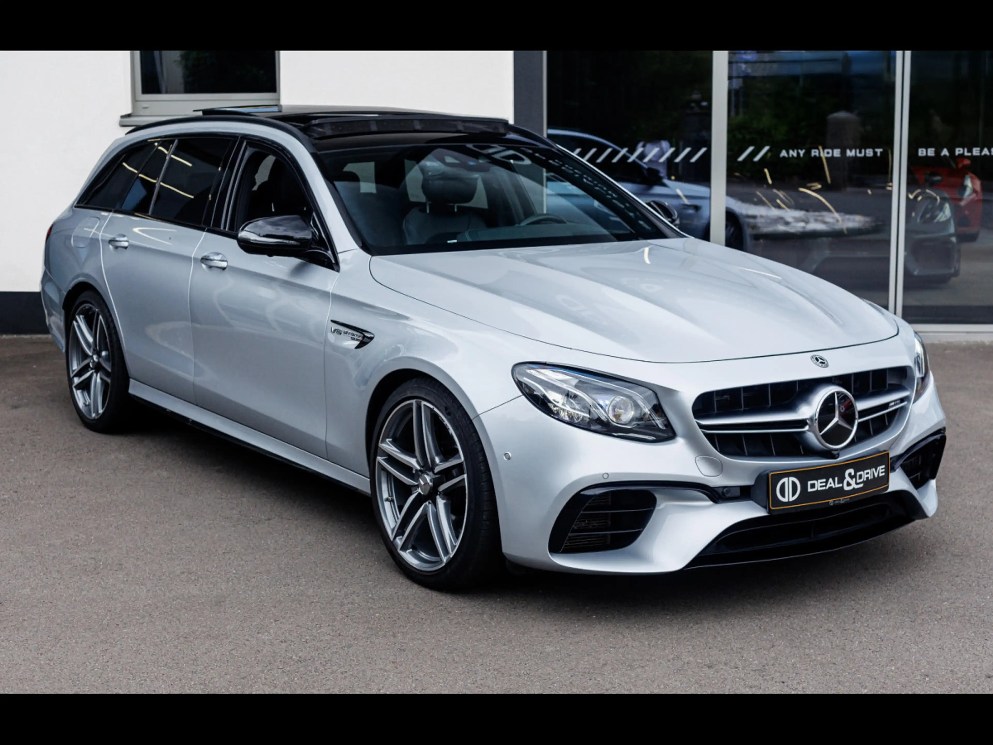 Mercedes-Benz E 63 AMG T-MODELL 4M+°NIGHT°360°PANO°HUD°BURM — photo 6