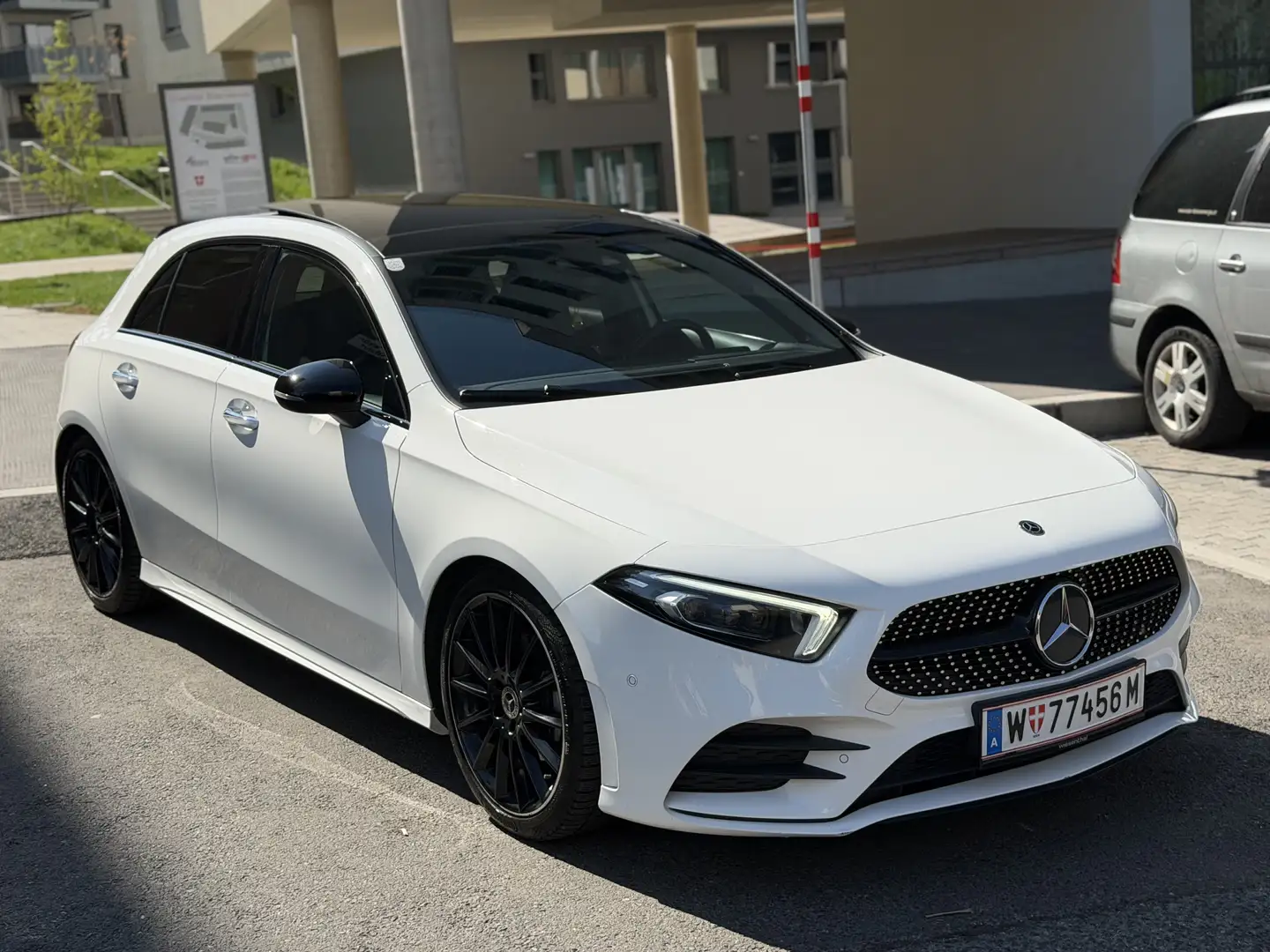 Mercedes-Benz A 180 AMG Paket, Elektrische Sitze, Panaroma Dach. - 2